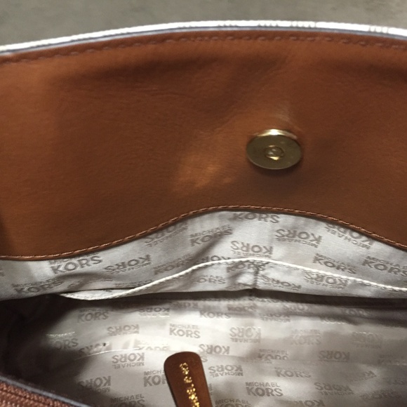 Michael Kors Handbag - Picture 5 of 7